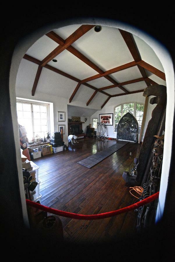 Habitación en casa particular Famous Director's 1926 Dark Arts Castle Of Oddities Los Ángeles