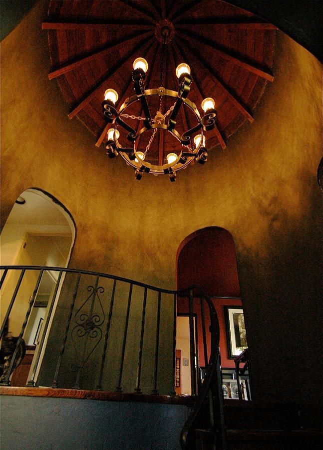 Habitación en casa particular Famous Director's 1926 Dark Arts Castle Of Oddities *